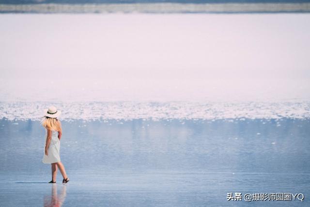 拍摄海边人像，穿白色和红色的衣服，哪个出片效果更好？