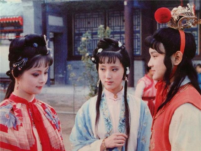 金玉良缘歌词:贾府“金玉良缘”派最终战胜“木石前盟”派的根本原因是什么？