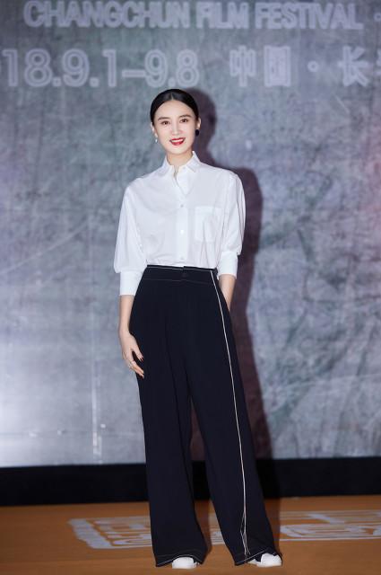 张嘉译为什么改名:张嘉译的巅峰之作是什么，为什么大家都挺迷他的走姿？