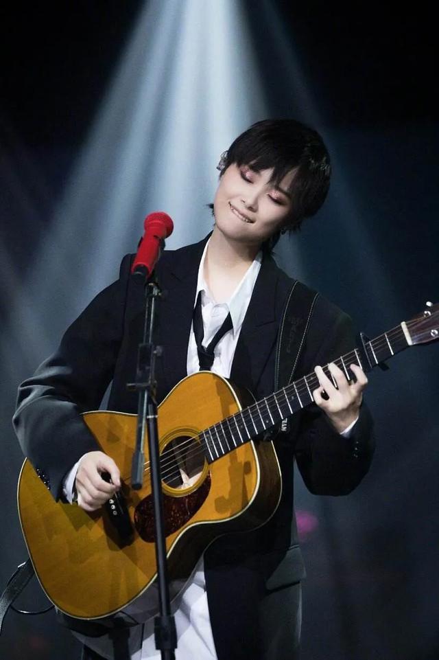 音乐巅峰榜道歉:李宇春还是一线歌手吗？她的音乐成就是什么？