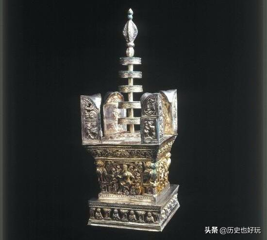 雷锋塔地宫:真实的雷峰塔下面都埋了什么，真的有白蛇吗