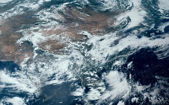 灿都原地转圈强度有所减弱，台风鹦鹉登陆！67个预警生效，一个8级台风为什么那么多预警？