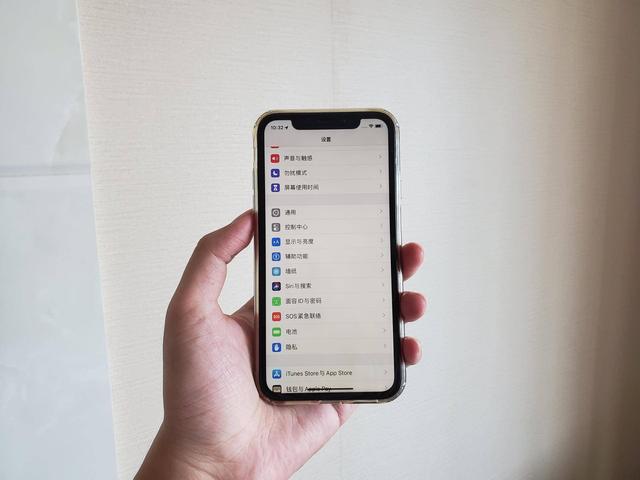 想入一台iPhone,价位希望低一点,至少七以上哪款更值得入？