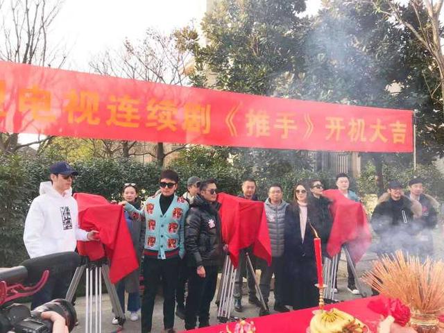 仙女们有没有值得推荐的必回购的护肤品,都有什么功效,想换护肤品,不知道用哪个？