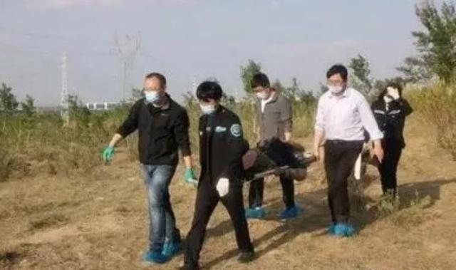 乌鸦反哺 现代版:羊羔尚知跪乳，乌鸦懂得反哺，父母养育深恩，儿女如何回报？