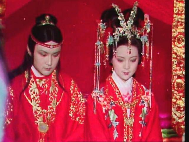 凤姐结婚了老公是谁:贾宝玉和薛宝钗结婚，到底是谁决定的
