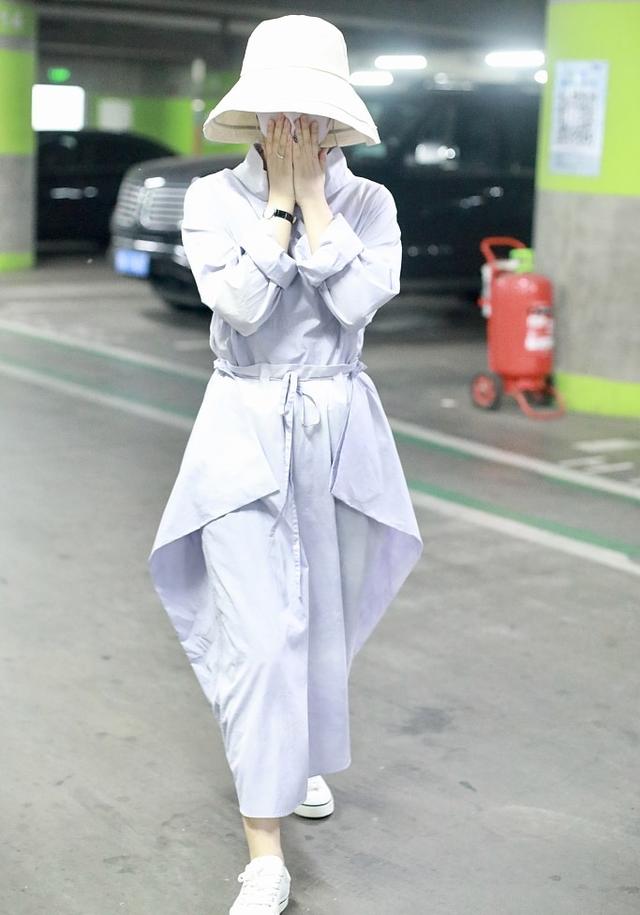 博纳入股和颂传媒:赵丽颖产后四个月了还没复出，现状怎么样