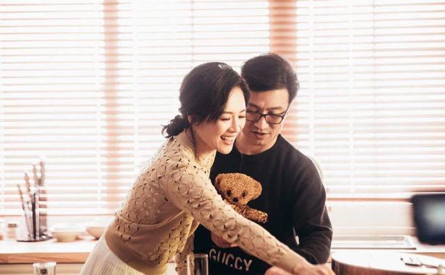 章子怡简历个人简介:章子怡怎么会跟汪峰走到一起呢？他们两个完全不在一个频道上啊？