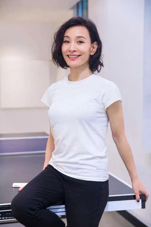 巩俐的老公是谁简介:巩俐和陈冲谁在国际上的影响力更大？