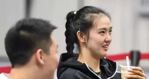 一清专案:喜欢秀恩爱的张常宁沉默了，为什么反而是吴冠希宣布婚宴日期？