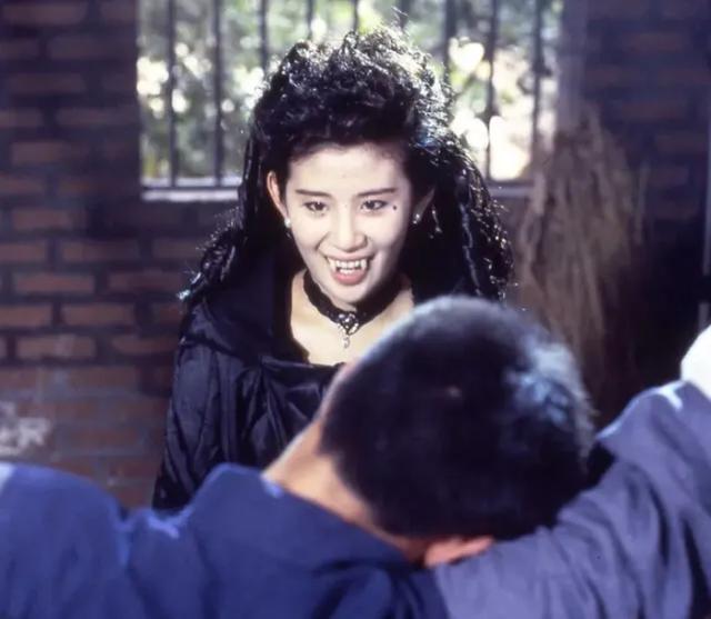 灵异事件吓人搞笑:香港的恐怖片你觉得哪一部有点恐怖又有点搞笑？