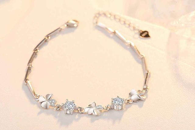 玉镯跟什么一起戴好看,玉镯和玛瑙手链能戴一起吗？