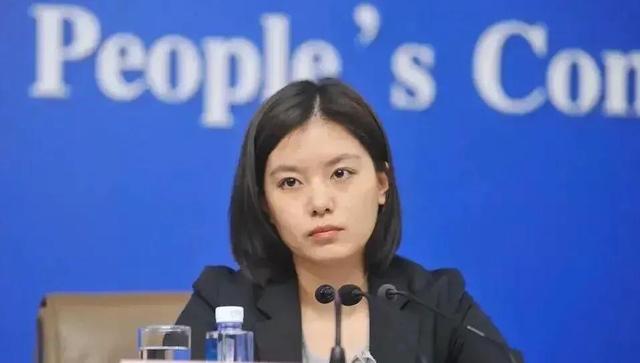 张京简历:翻译界的天花板—张京，霸屏热搜三天，到底有多厉害？