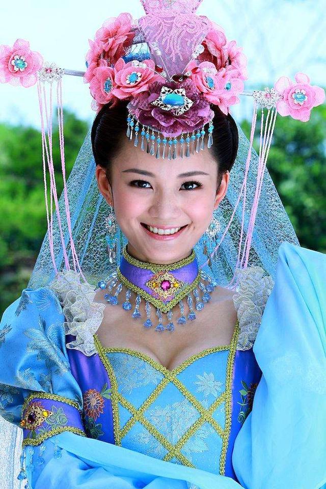 馨子个人资料:《薛平贵与王宝钏》中的王宝钏和代战公主，你认为谁更漂亮？