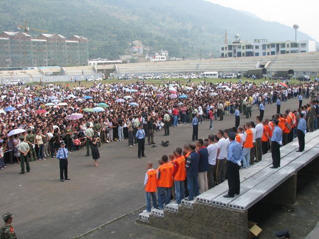 中国不公开的刑事大案音频连播，死刑犯执行死刑是保密的吗现场会有人民群众观看吗