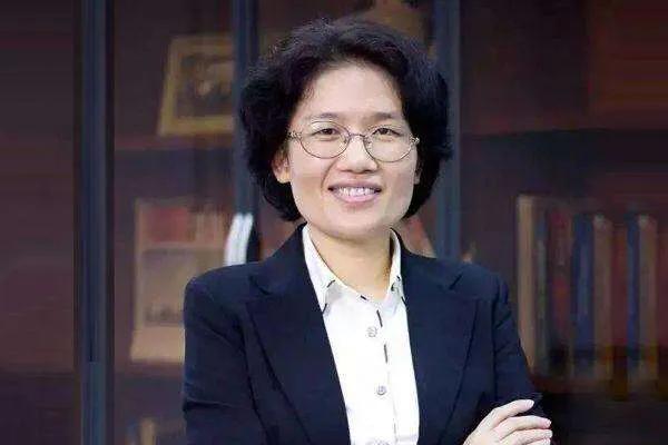 华为B计划领导者4亿年薪——何庭波，能否帮华为突出重围？
