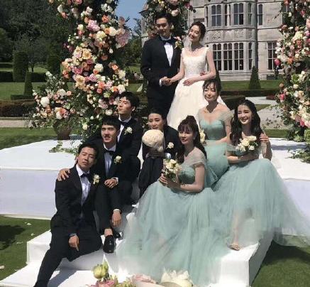 刘昊然带张若昀参观爱车:为什么说张若昀唐艺昕结婚请的伴郎伴娘都比主角还红