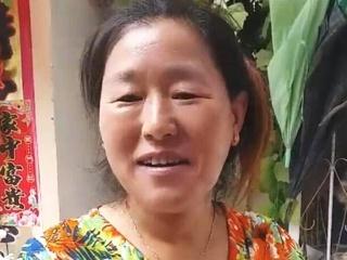 屠宰场踢门救狗事件:一名工作人员进入冷库后被困，最后把门给踢开了，他应该赔偿吗？