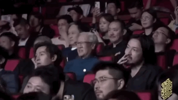 梁静老公:“国民媳妇”当众“卖惨”，中年女演员到底值不值得同情？