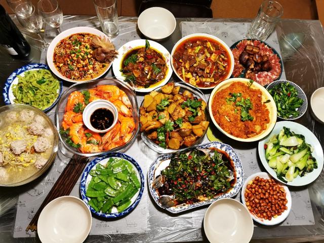 鲁菜,湘菜,粤菜,川菜,这几个菜系,哪个更受欢迎？
