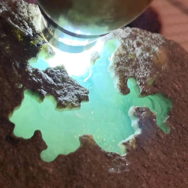 玉石原石的保养方法,开了窗及扒了皮的翡翠原料怎么保管？