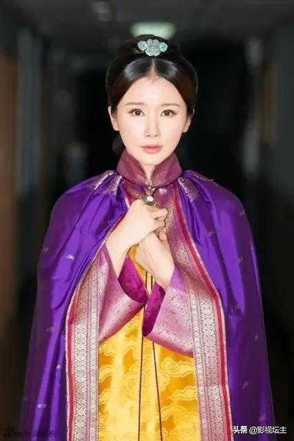 熊黛林整容前:各位怎么看明星或演员整容？