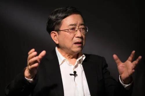 余秋雨离婚:余秋雨为何要娶比他小16岁的妻子