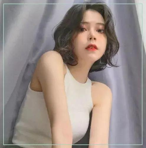 短卷发造型:适合大脸女生的短发卷发发型有哪些？