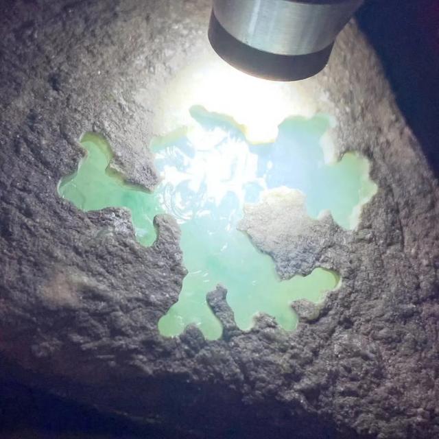 玉石原石的保养方法,开了窗及扒了皮的翡翠原料怎么保管？