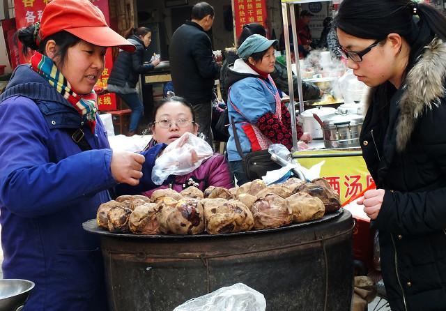 农村这些农作物可亩收入1万，农民种什么东西，一亩地能赚到10000元经济收入？