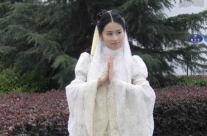 小龙女彤彤图片:好爸爸人设的背后，你真以为张碧晨未婚生女这事这么单纯吗？