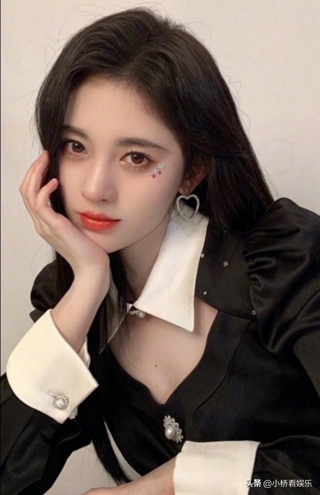 杨幂隆胸前后:为什么现在的女孩，已经长得很漂亮了还去整容？