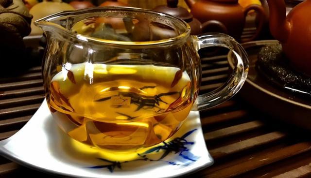 普洱茶老人经常喝好不好，普洱生茶真的适合老年人喝吗？