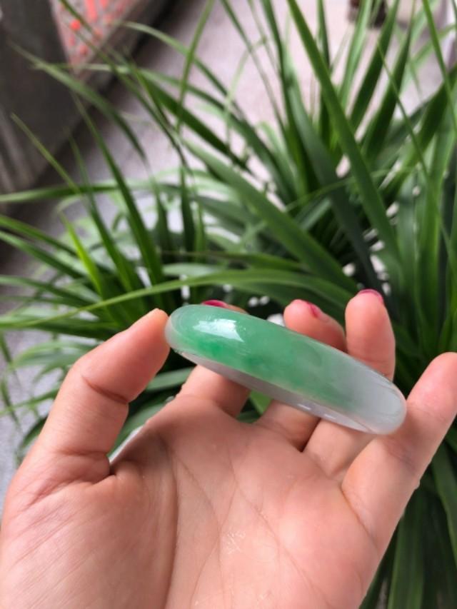 翡翠免费估价网站,这个翡翠观音可以估价多少钱？