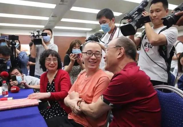 丈夫将儿子弄丢导致离婚，32年后孩子找回，昔日夫妻会复婚吗？