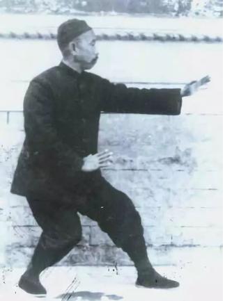 左右全凭盖势取是什么意思？