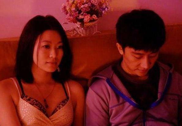 女演员吴越结婚了吗:13年前被陈建斌抛弃的吴越独自养家至今单身，现状如何你怎么看