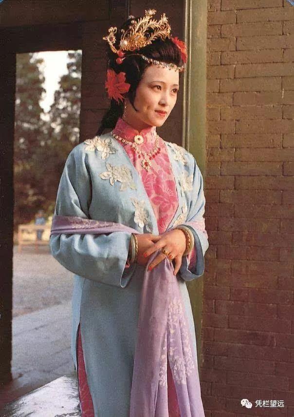 头条问答 - 《红楼梦》在给可卿送葬途中,曹公写一笔"弟弟得趣馒头庵"