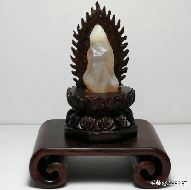 添足:添足成语 有人说座子比奇石贵，你如何看待这种现象？