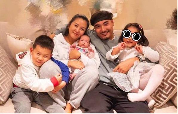 苏醒的女朋友:苏醒恋情曝光上热搜，你怎么看？苏醒这个人还值得关注吗？
