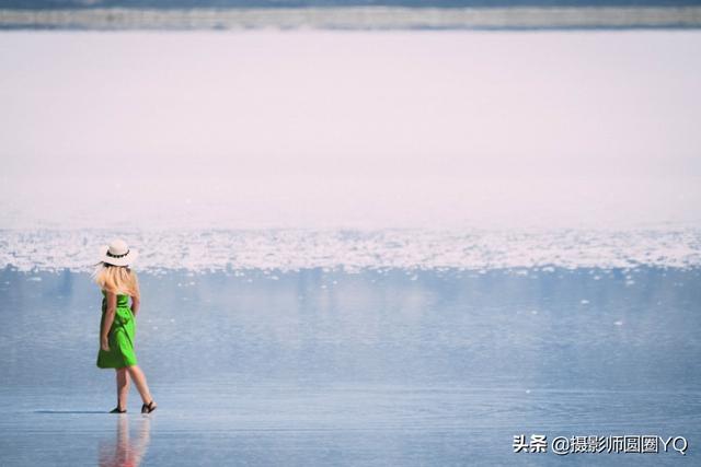 拍摄海边人像，穿白色和红色的衣服，哪个出片效果更好？