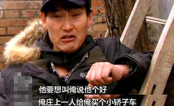 屠宰场踢门救狗事件:一名工作人员进入冷库后被困，最后把门给踢开了，他应该赔偿吗？