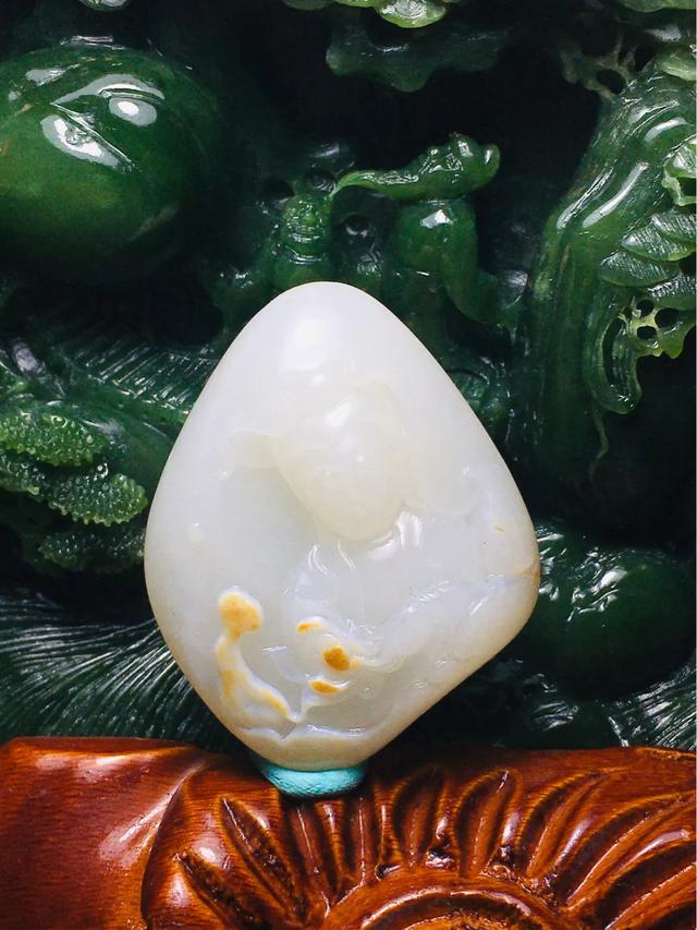 白玉好还是羊脂玉好,羊脂白玉与籽料哪个是首选？