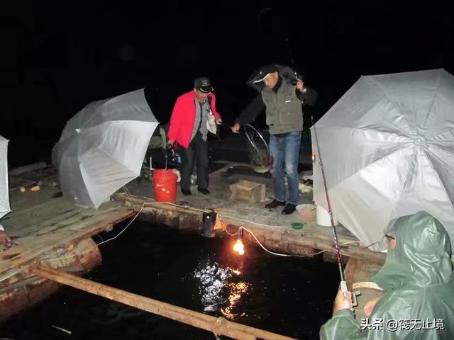 海钓活饵可以用泥鳅:筏钓中，他们挂泥鳅做钓饵，效果真的有那么好吗？
