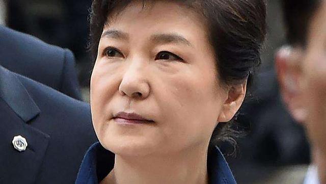 廖琴哭泣的女人:女人趴在男人怀里哭男人心疼吗