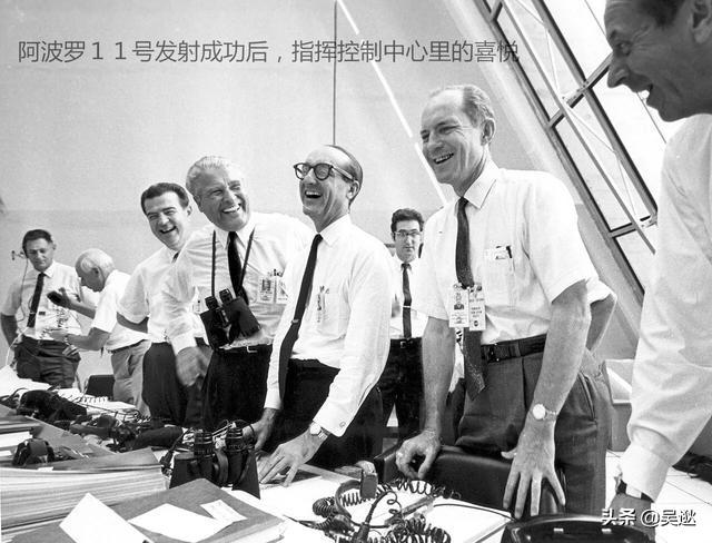 太空行走第一人:宇航员在月球上为什么跳着走？
