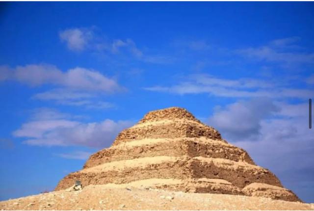 金字塔建造，埃及金字塔是用什么材料建造的