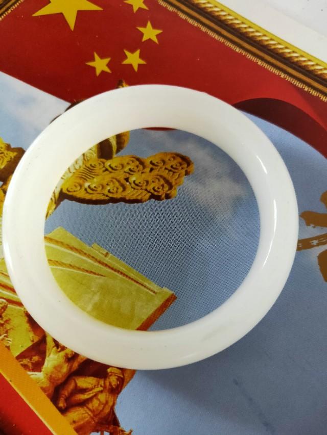 手镯滑落在手腕哪里合适,翠镯裂纹怎么从手上取下来？