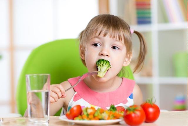 什么原因会导致小儿厌食症，宝宝厌食有哪几种情况，如何解决