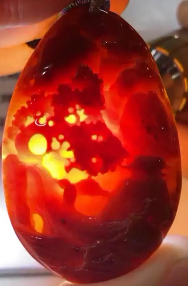 直播间卖的翡翠是真的吗,直播间卖翡翠和赌石的套路都有哪些？